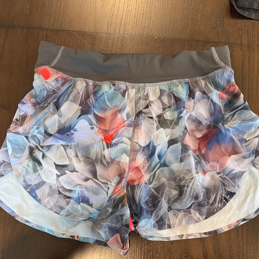 Lululemon- Floral Women's Shorts size 6